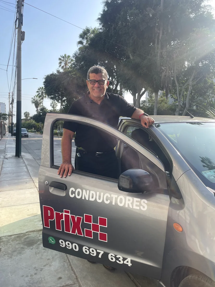 Instructor de Grand Prix sonriendo el día del examen